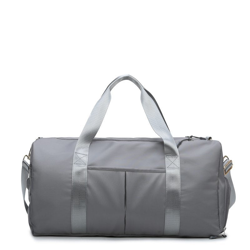 Man holding a retro cowhide bag